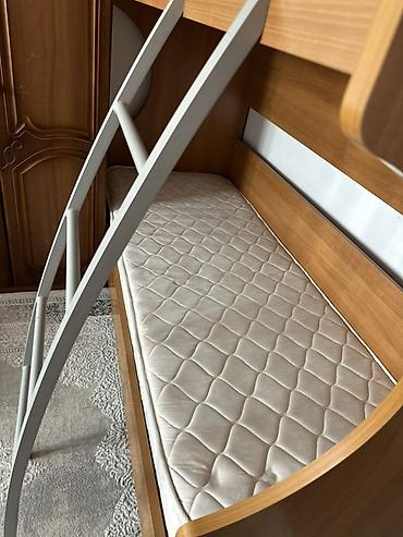 bunk bed: Кровать 2 ярусная с матрасами -Спальное место 80х200 -Состояние — 2