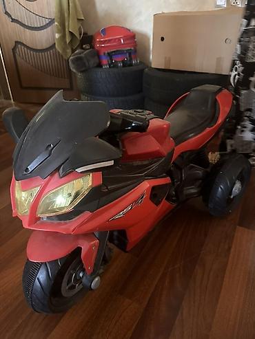 10 yaş için motorlar: Uşaq üçün elektrikli 3 təkərli motosiklet (qırmızı-qara) - — 3