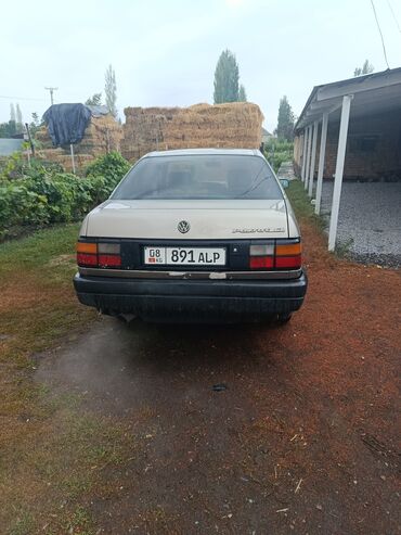 авто афтамат: Volkswagen Passat: 1993 г., 1.8 л, Механика, Бензин, Седан