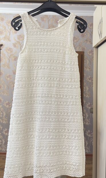 Paltolar: Əşyaların hər biri yeni kimidirdonlar cəmi bir defe geyinilib,Qiymet — 17