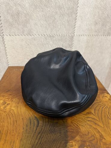 Baş geyimləri: Qara dəri kepka – kapitan/baker boy stili - Material: yüksək — 7