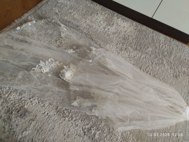 Toy paltarları: Gelinlik üçün fata