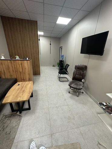 аренда помещения на ошском рынке: Сдаю Офис, 30 м², В бизнес центре, 1 линия
