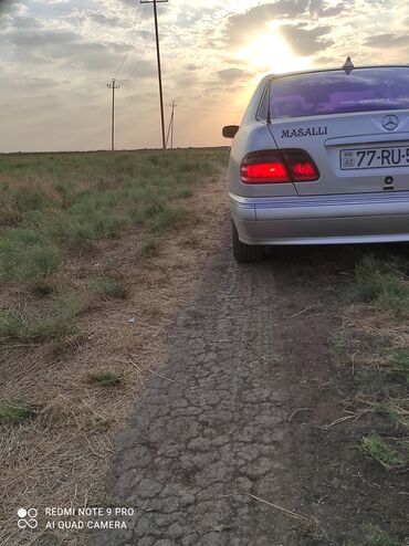 Mercedes-Benz: Mercedes-Benz E-Class: 2.2 l | 1998 il Sedan — 3