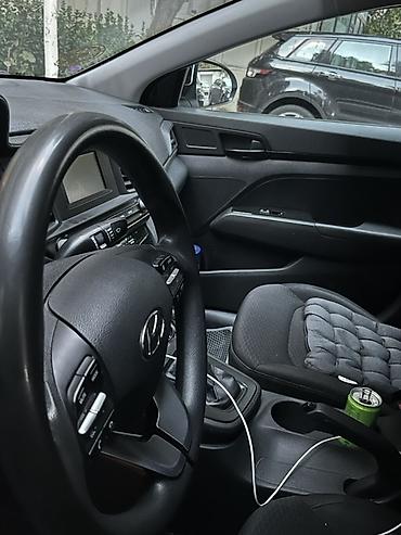Hyundai: Hyundai Elantra sedan – ağ mirvari Barter nivaya ustunluk. Verilir — 6