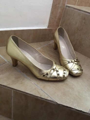 zlatna haljina koje cipele: Salonke, 38