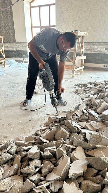 Fəhlələr: Beton, kərpic və ya daş kimi sərt səthləri sındırmaq üçün istifadə