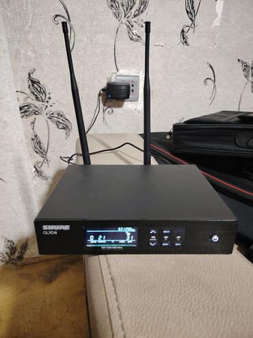 Səsgücləndiricilər, qulaqlıqlar və mikrofonlar: Shure QLXD4 simsiz mikrofon qəbuledicisi - Model: QLXD4 (Q51 — 16
