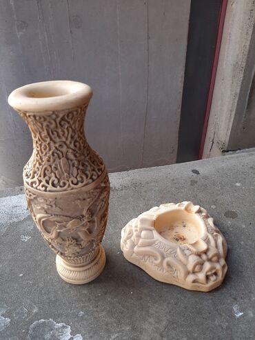 Antique Vases: Vaza i pepeljara od slonove kosti