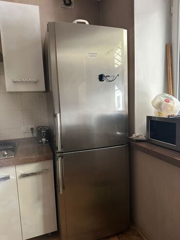 бу халадильник: Холодильник Hotpoint Ariston, Б/у, Двухкамерный, No frost, 70 * 200 * 60