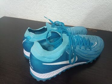 сороконожки аир зум: Продается сороконожка Фантом nike
размер 40
1700 сом