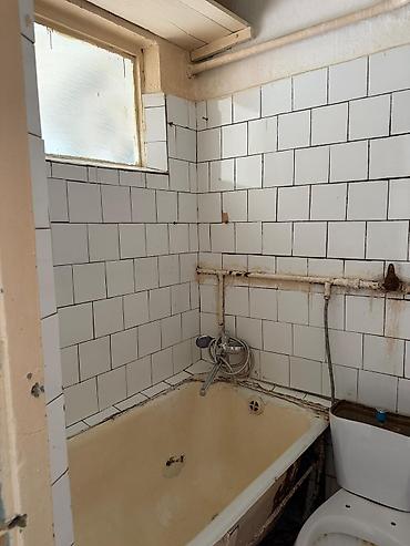 Батирлерди сатуу: 3 бөлмө, 50 м², 1 кабат, Эски ремонт — 10