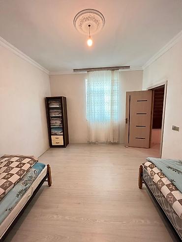 Həyət evləri və villaların satışı: 2 mərtəbəli həyət evi - Plan: 2 mərtəbə, geniş işıqlı otaqlar; yuxarı — 3