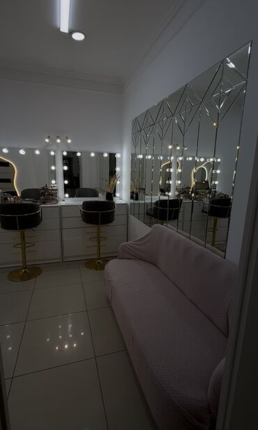 снять дом для мероприятий: Аренда рабочего места визажиста/бровиста в студии Описание: -