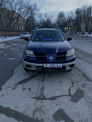 салон машины: Mitsubishi Outlander: 2003 г., 2 л, Механика, Бензин, Кроссовер