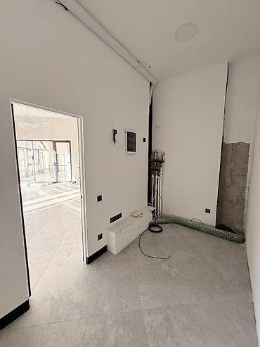 open space: Светлое коммерческое помещение с панорамными окнами и высокими — 7