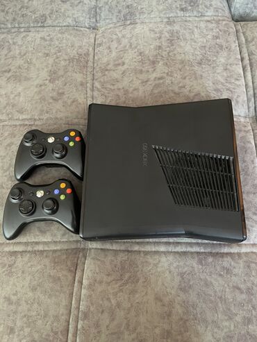 xbox 360 slim купить: Xbox 360s, Kinect + 5дисков в падарок, Блок питание все провода