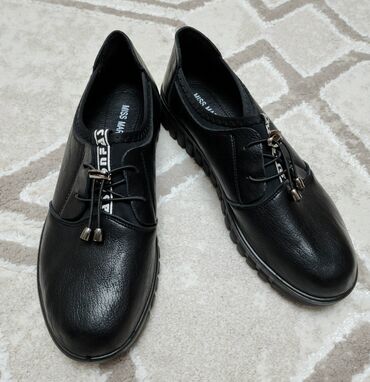 черные кроссовки: Туфли деми женские, кожа, новые, не разу не одевали, 42 размер