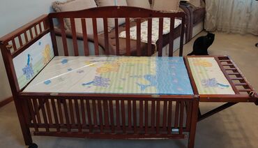 Детские односпальные кровати: Продается детская кроватка с рождения и до 7 лет. Регулируется высота — 3