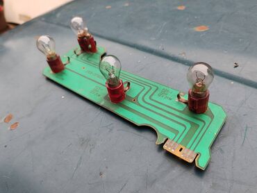 Auto delovi: Stampana ploca Lada 2105 leva sa grlima i sijalicama. Polovno — 4