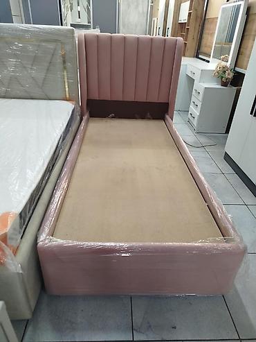 Двуспальные кровати: На заказ. Кровать в современном стиле с мягким изголовьем серого — 7