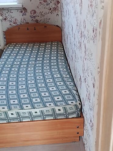 Эмерек: Односпальная кровать с матрасом. продам 2 кровати за 5тыс срочно — 1