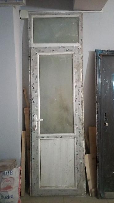 plasdik qapi pencere: PVC qapı – şüşəli üst hissə, aşağı hissəsi panelli - Material: PVC — 1