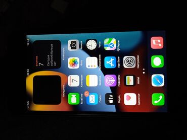 продам айфон 8 плюс: IPhone 7 Plus, Б/у, 32 ГБ, Черный, Зарядное устройство, Чехол, 68 %