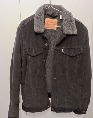 джинсовая куртка с мехом levis: Куртка M (EU 38), цвет - Черный