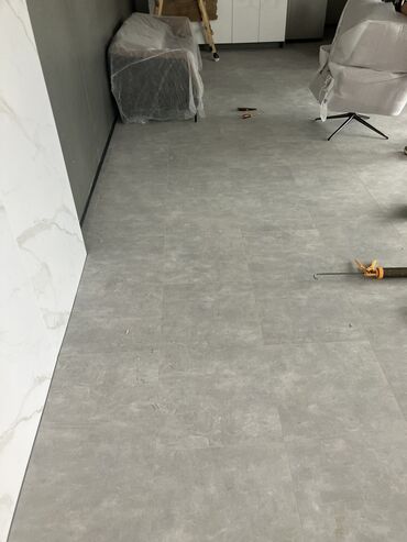 Напольные работы: Выравнивание пола, Монтаж напольных плинтусов, Укладка пола | Паркетная доска, Кварц-винил, Ламинат Больше 6 лет опыта — 5