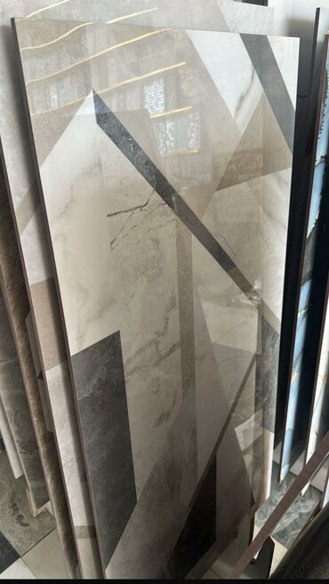 Kafel və metlax: Mərmər effektli iri ölçülü keramika plitələr - Səth: yüksək parlaq