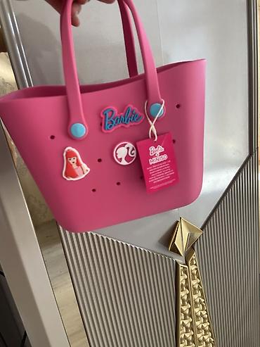 hilti make love: Məhsul: Barbie x MINISO silikon çanta - Rəng: parlaq çəhrayı - — 3