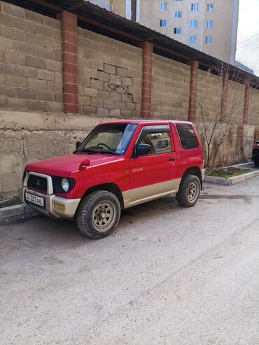 паджеро джип: Компактный внедорожник Mitsubishi Pajero Mini в красном цвете. Этот