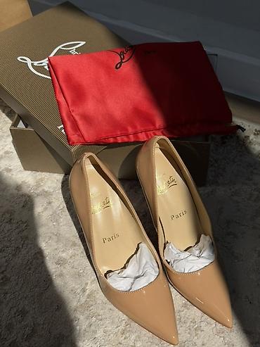 pari: Лодочки Christian Louboutin So Kate, бежевые (nude), лаковая кожа. - — 2