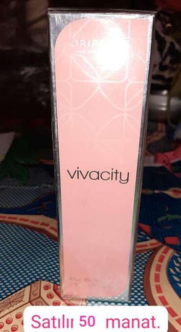 Ətriyyat: Oriflame brendinin "Dancing Lady Hypnotic Night" ətri. Bu ətir 50 ml — 20