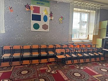 Детские односпальные кровати: Учебная мебель для младших классов/детского сада Состав: - Парты — 4