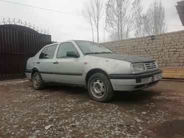 Volkswagen: Volkswagen Vento: 1992 г., 1.8 л, Механика, Бензин, Седан