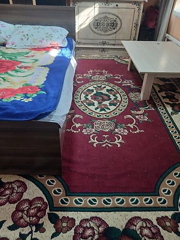 Эмерек: Двуспальная кровать с матрасом + низкий журнальный столик - Кровать — 1