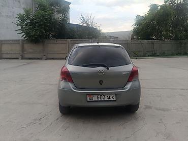 yaris: Toyota Yaris: 2010 г., 1.3 л, Механика, Бензин, Хэтчбэк — 2