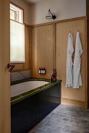 hostel osh: 1 комната, Дордой Плаза ТРЦ, Бытовая техника, Домофон, Интернет, Wi-Fi — 1
