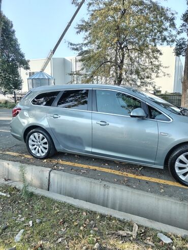 Opel: Opel Astra: 1.4 l | 2011 il 304000 km Universal — 2