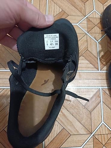nike react: Кроссовки мужские, черные, размер US 9 / EUR 42½ / CN 265 (указано на — 4