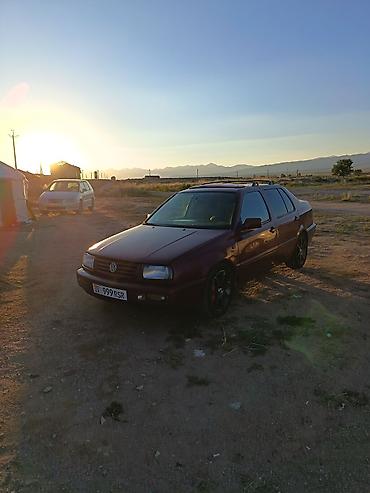 vento: Volkswagen Vento: 1996 г., 2 л, Механика, Бензин, Седан — 4