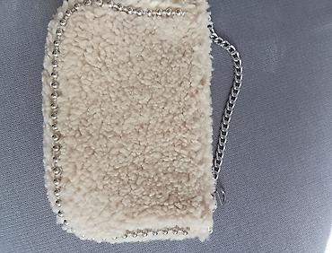 Torbe: Nova moderna Stradivarius torbica 
20 X 14 cm — 2