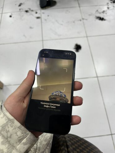 Apple iPhone: IPhone 13, Qara, Face ID — 9