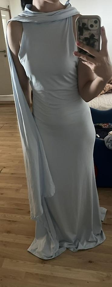 atenci_7 nude: Duga, elegantna haljina u svetlo plavoj boji. Model bez rukava, sa — 2