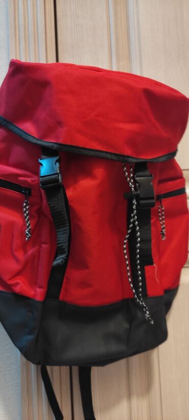 сумки обмен: Рюкзак новый .бренд pull,&bear.,куплен в Алмате .размеры 48+42