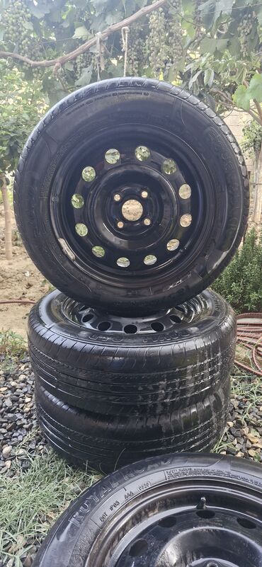 Lüğətlər: İşlənmiş Şin Hankook 185 / 65 / R 15