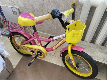 оюнчук машина: Детский велосипед, 2-колесный, 4 - 6 лет, Для девочки, Б/у