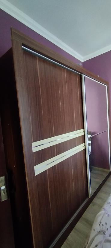 Şifonyerlər: Geniş və böyük dolabdır.Bütün reysləri və qapaqları işlək — 2